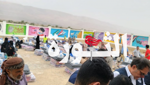 مأرب.. تدشين مشروع توزيع مواد إيوائية للأسر النازحة بمديرية مجزر