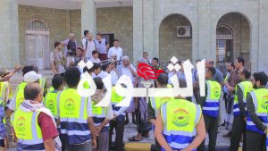 مقبولي وقحيم يدشنان حملة رفع الأضرار وإغاثة المتضررين من السيول بالحديدة