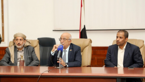رئيس مجلس الوزراء يزور وزارة النفط والمعادن ويناقش مع قيادتها جوانب تطوير الاداء