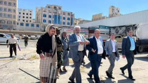 الوزير قحيم يتفقد وضع المؤسسة المحلية للنقل البري بأمانة العاصمة