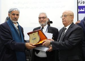 الرهوي يُكرّم طاقم الطائرة اليمنية لنجاحه في الهبوط بمطار صنعاء أثناء القصف الصهيوني