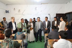 رئيس مجلس الوزراء يزور مدرسة شهيد القرآن في جامع الفردوس بأمانة العاصمة