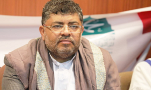 عضو السياسي الأعلى الحوثي يعزي في وفاة اللواء فيصل البحر