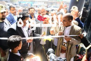 نائب وزير الاقتصاد يفتتح مول الشرقية للسلة الاقتصادية بصنعاء