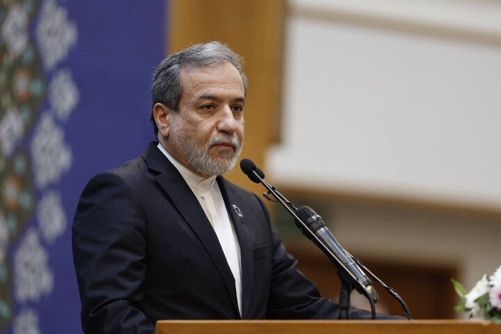 وزير الخارجية الإيراني: أبدينا استعدادنا للتفاوض مع أمريكا عبر سلطنة عمان