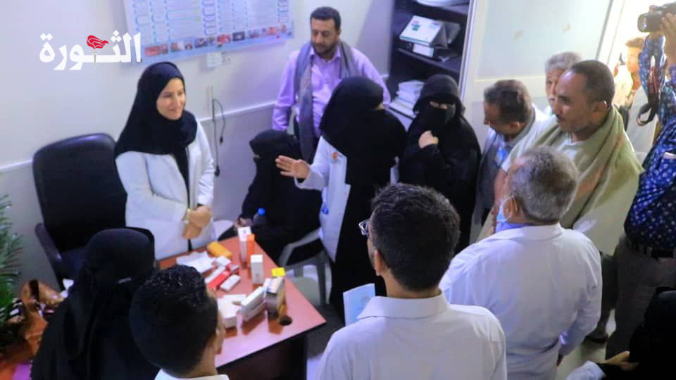 1430 مستفيد من مخيم الأمراض الجلدية المجاني في مستشفى الثورة بالحديدة