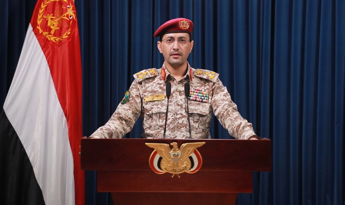 القوات المسلحة تنفذ عمليات عسكرية ضد هدفين للعدو الإسرائيلي وحاملة الطائرات الأمريكية “ترومان”