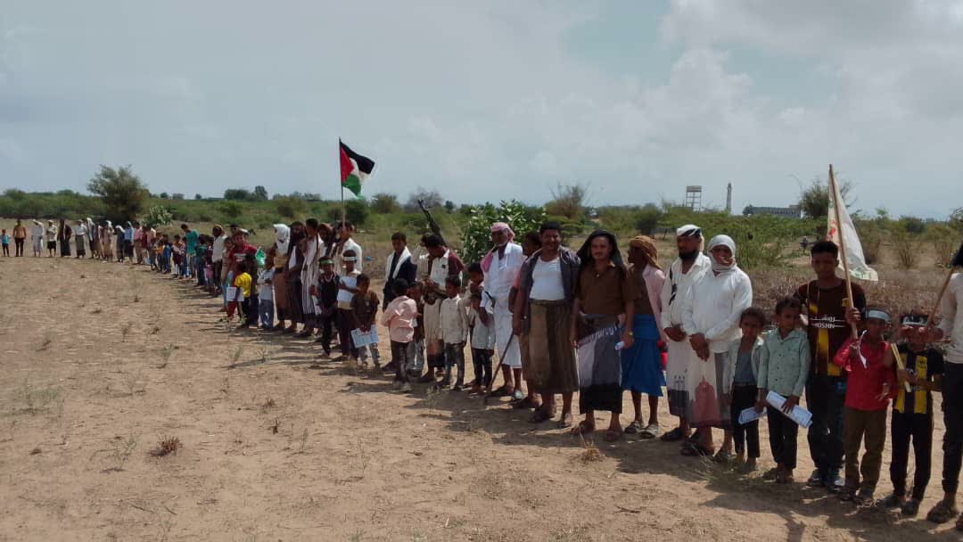 وقفة قبلية في السخنة بالحديدة تعلن النفير والبراءة من العملاء والخونة
