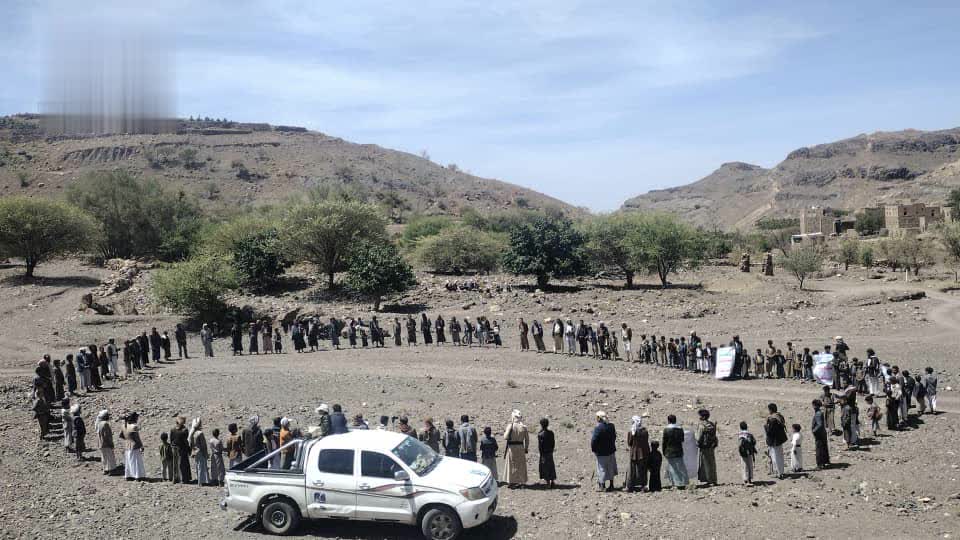وقفة قبلية مسلحة في الطيال بصنعاء إعلانا للبراءة من الخونة ودعمًا لغزة