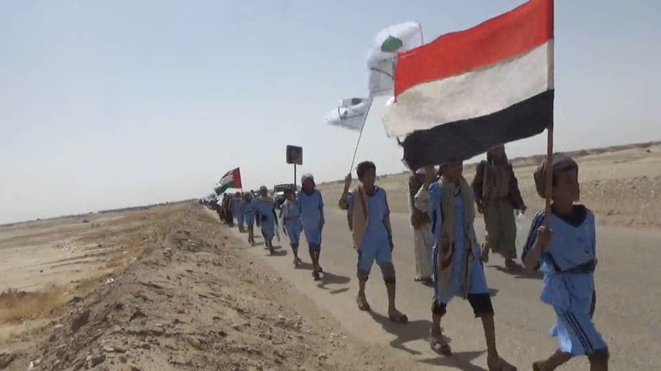 مسير وعرض كشفي لطلاب الدورات الصيفية في مجزر بمأرب