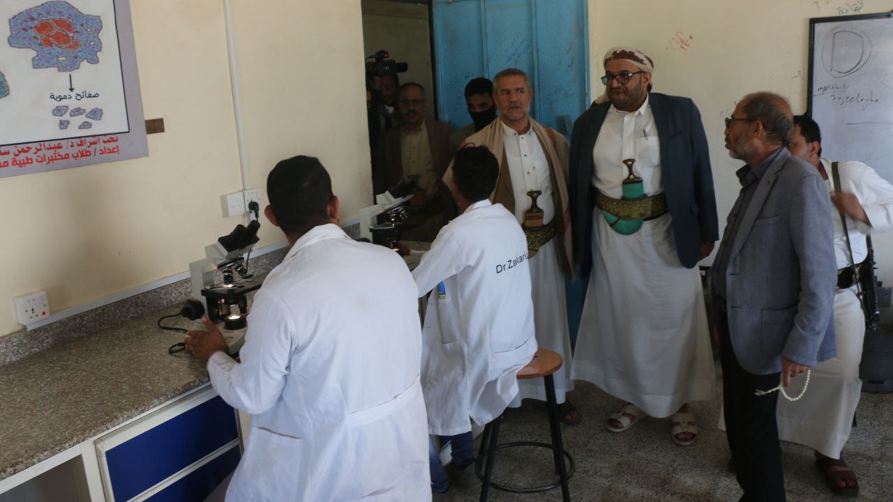 المولّد والمساوى يتفقدان العمل بمستشفى تعز العام وأقسام جامعة تعز