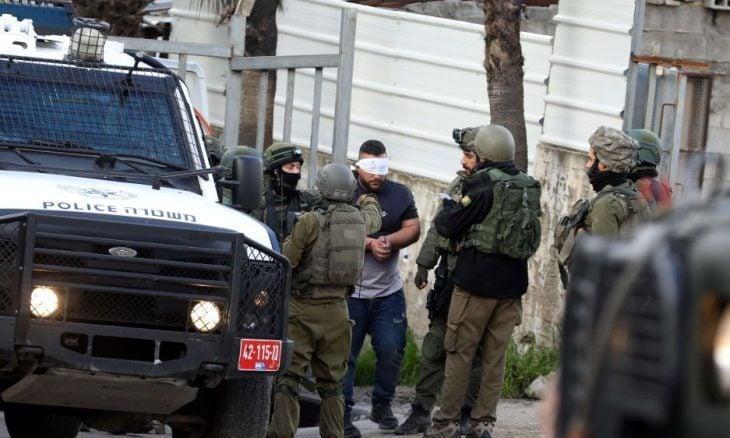 بينهم 3 نساء.. العدو الإسرائيلي يعتقل 4 فلسطينيين في الضفة الغربية