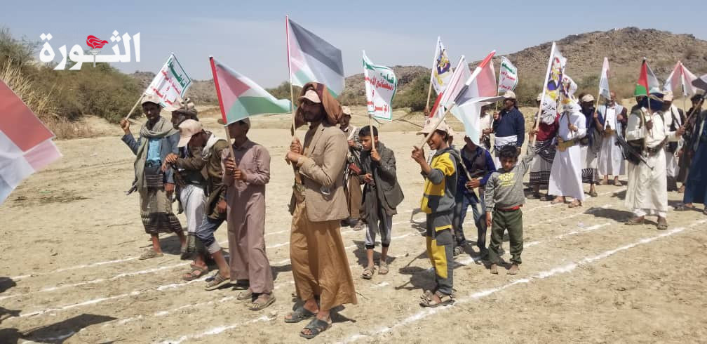 عرض ومناورة عسكرية لخريجي الدفعة الأولى من” طوفان الأقصى” في مديرية ردمان بالبيضاء