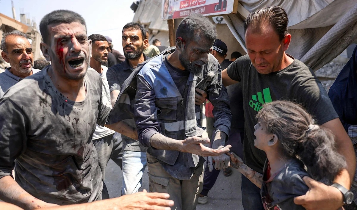 32 شهيدا منذ فجر اليوم: 23 شهيدا بنيران العدو عند مراكز توزيع المساعدات وسط قطاع غزة
