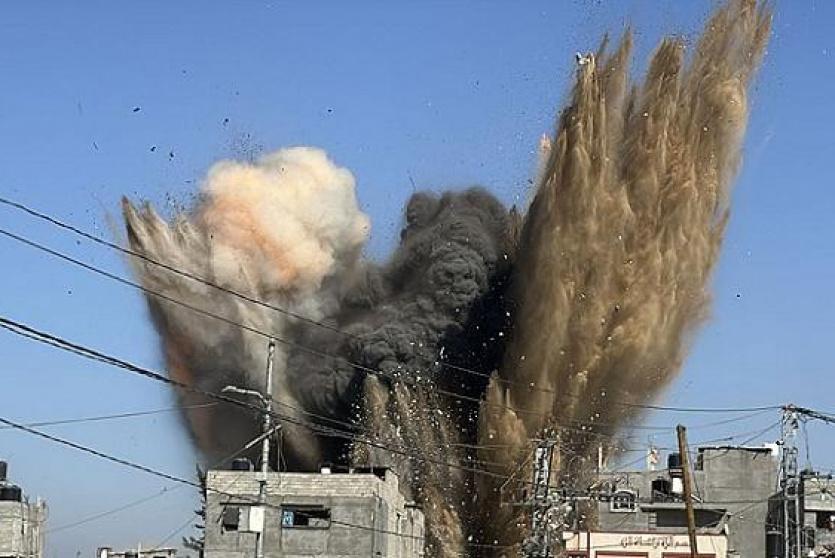 6 شهداء بغارة صهيونية على مقهى وسط قطاع غزة