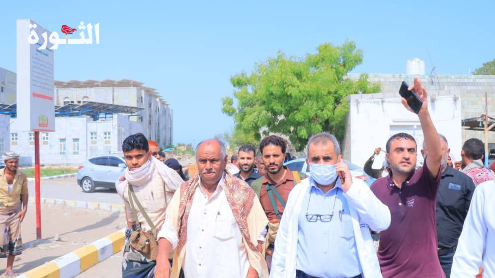 تدشين مخيم طبي مجاني لعلاج آلام العمود الفقري في مستشفى الثورة بالحديدة