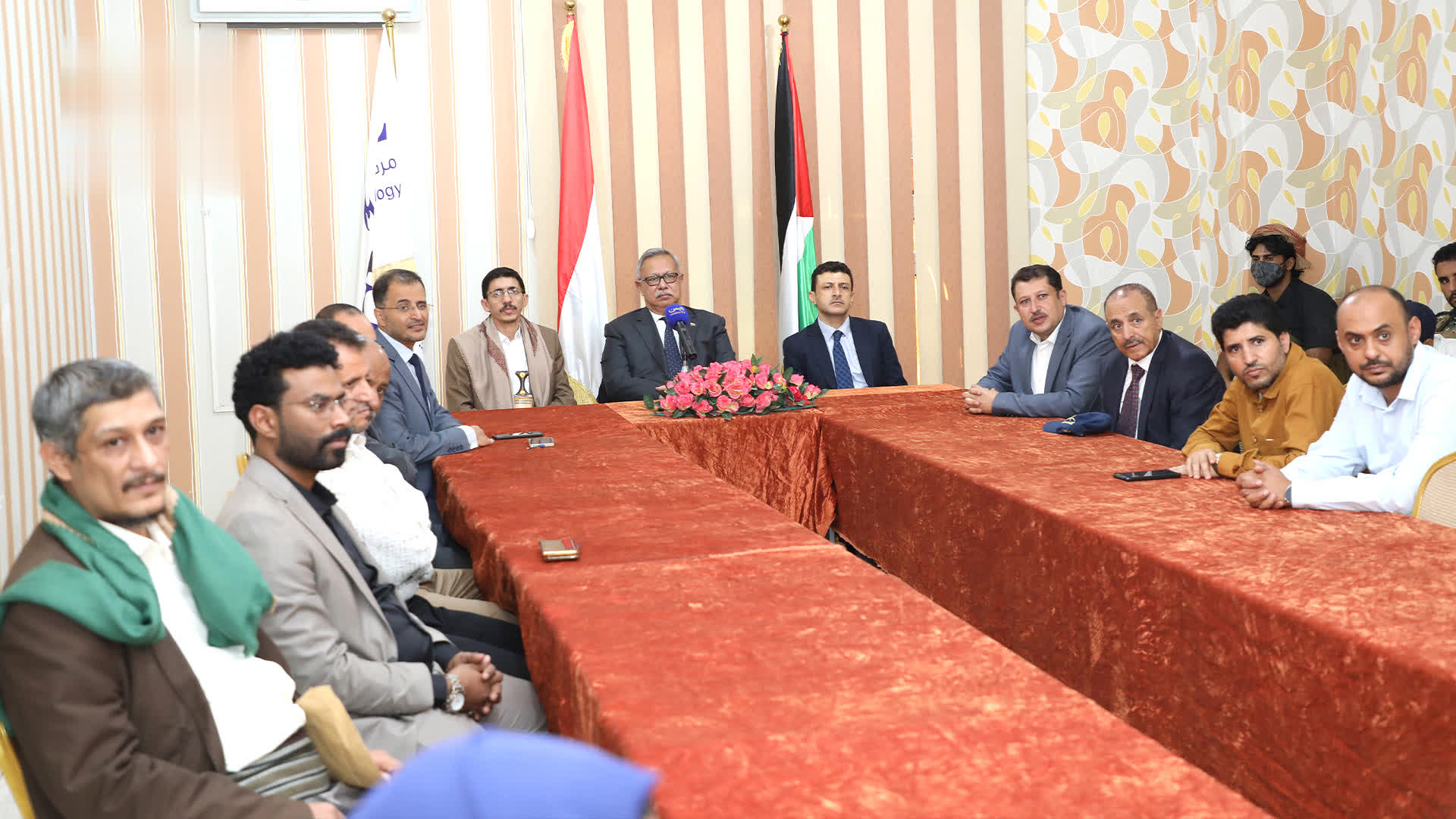بن حبتور يشيد بخدمات مركز تقنية المعلومات بوزارة التربية والتعليم والبحث العلمي