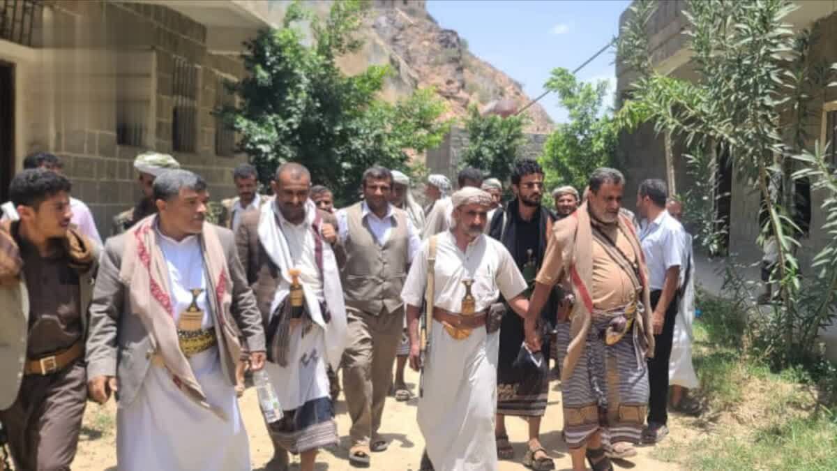 إدريس يتفقد سير العمل في مشاريع خدمية بمنطقتي حمرة وآل هياش في البيضاء