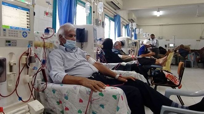 الصحة بغزة تعلن توقف خدمة غسيل الكلى في مجمع الشفاء بغزة