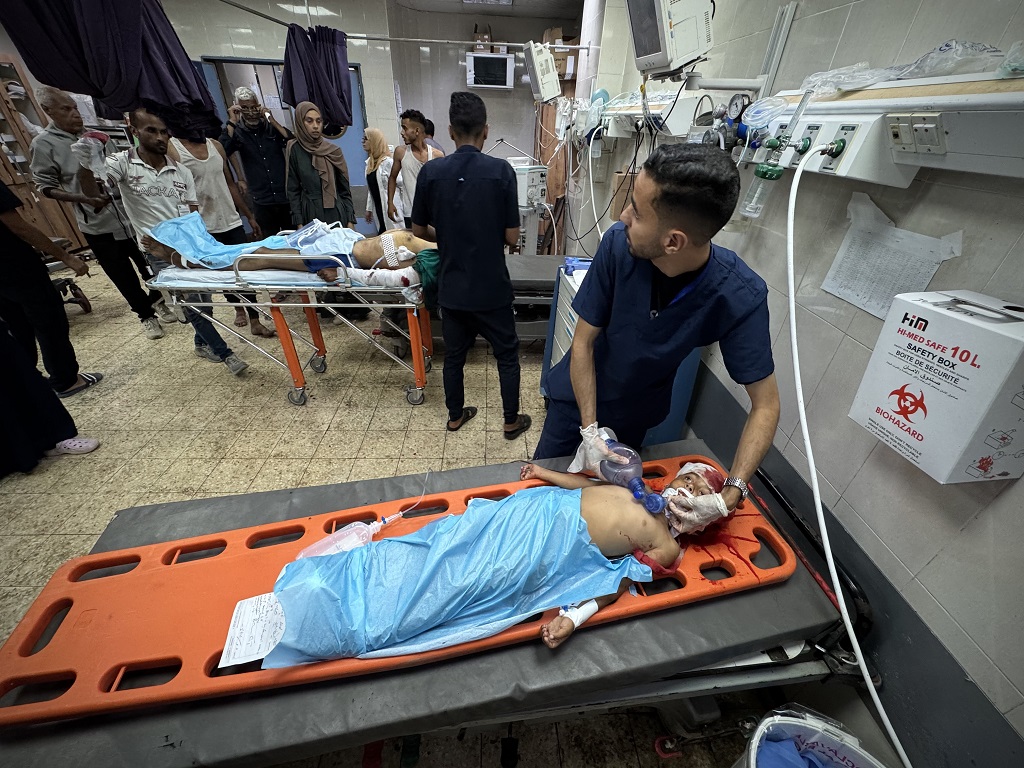 استشهاد 12 فلسطينيا في مجزرة جديدة للعدو الصهيوني وسط غزة جلُهم أطفال ونساء
