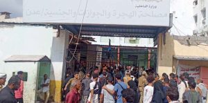 حكومة المرتزقة تضيق الخناق على المواطنين بشأن الحصول” البطاقة الالكترونية “: قانونيون ومختصون يحذرون: بيانات البطاقة تخزن في دول خارجية وتحوي شريحة تجسسية خطيرة