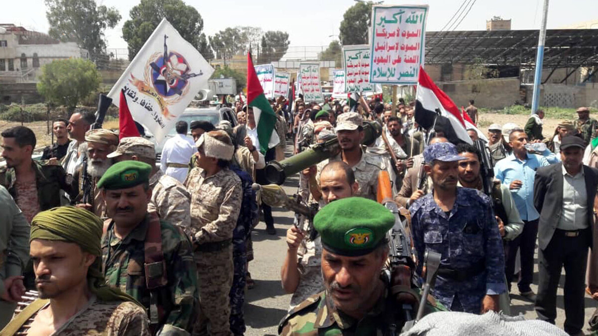 مسير شعبي في مديرية التحرير بالأمانة وفاءً وتعظيماً لرسول الله ونصرة لغزة