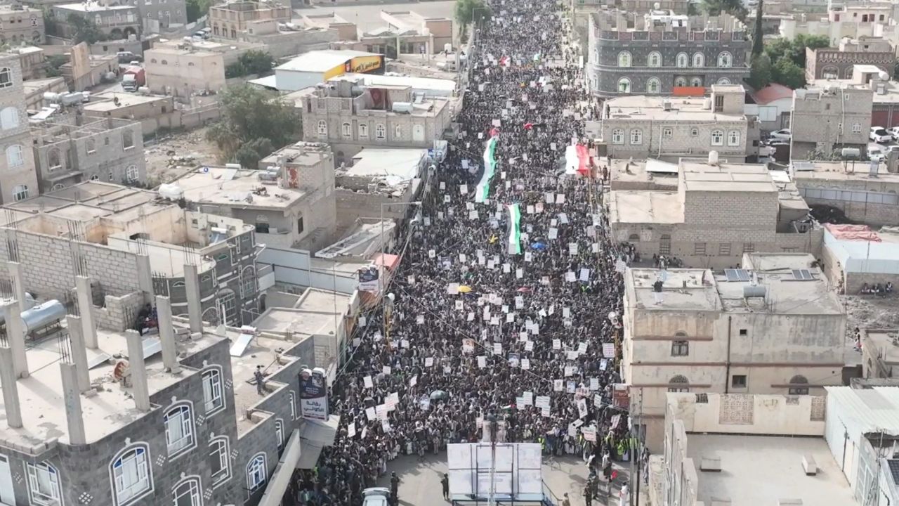 52 مسيرة حاشدة في ذمار إسناداً لغزة وتأكيداً على الجهوزية لمواجهة المؤامرات