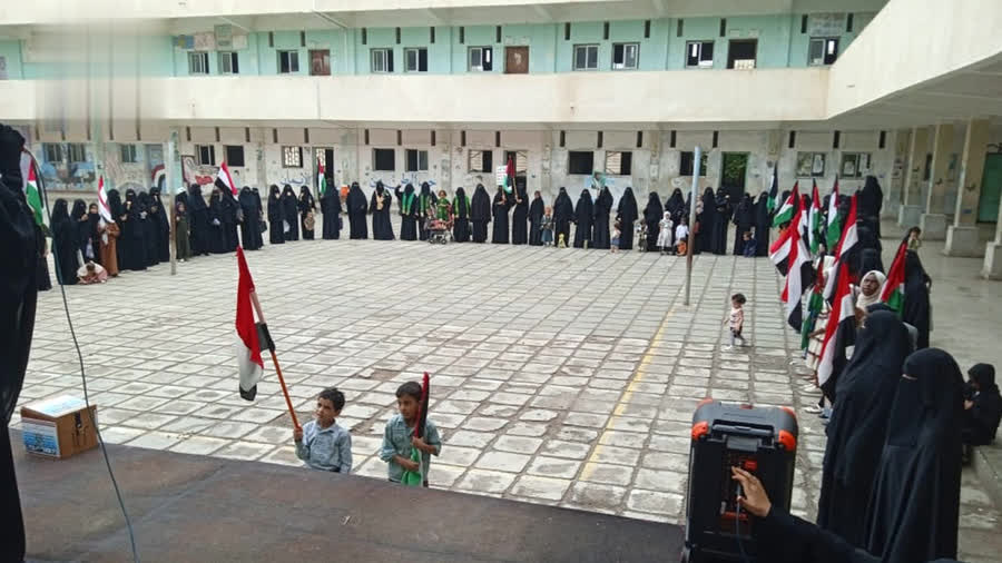 وقفة نسائية في الحديدة تجدد الموقف الثابت مع غزة في مواجهة العدوان