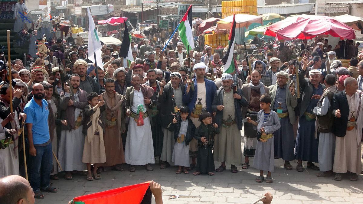 مسيرات حاشدة في محافظة صنعاء “ثباتاً مع غزة ورفضاً لصفقات الخداع والخيانة”