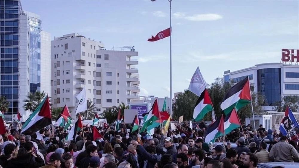 نشطاء تونسيون ينددون بالعدوان على غزة واليمن