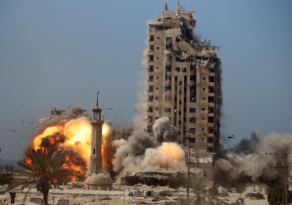 “المجاهدين الفلسطينية”: تدمير الأبراج السكنية سياسة صهيونية ممنهجة لتهجير شعبنا وقتل مقومات الحياة