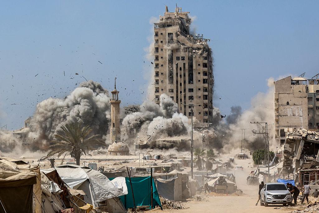 الدفاع المدني بغزة: العدو الصهيوني دمر اليوم أكثر من 50 بناية في القطاع