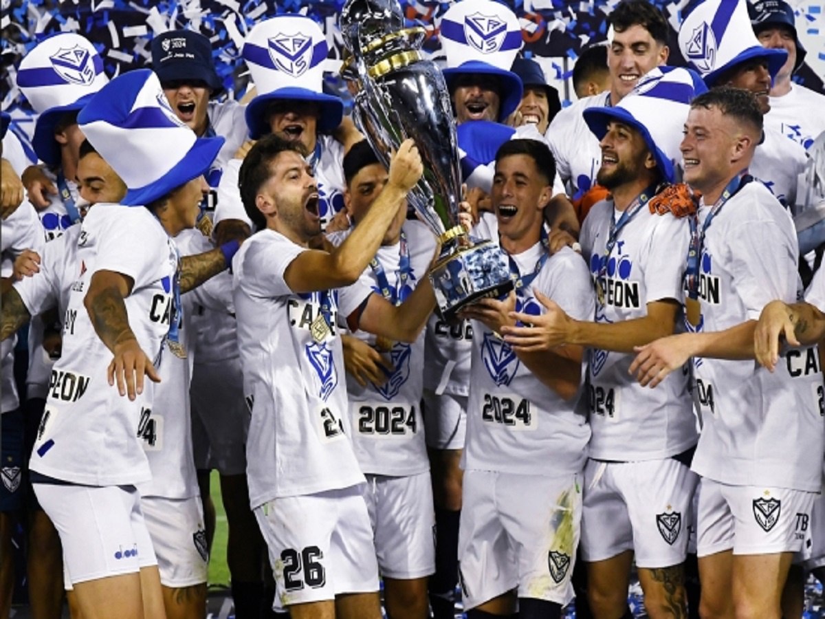 فيليز سارسفيلد يتوج بكأس السوبر الأرجنتيني