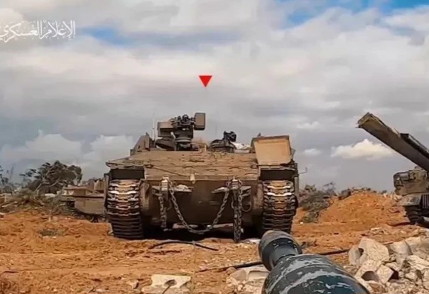 القسام تستهدف دبابة صهيونية بقذيفتي الياسين 105 جنوب مدينة غزة