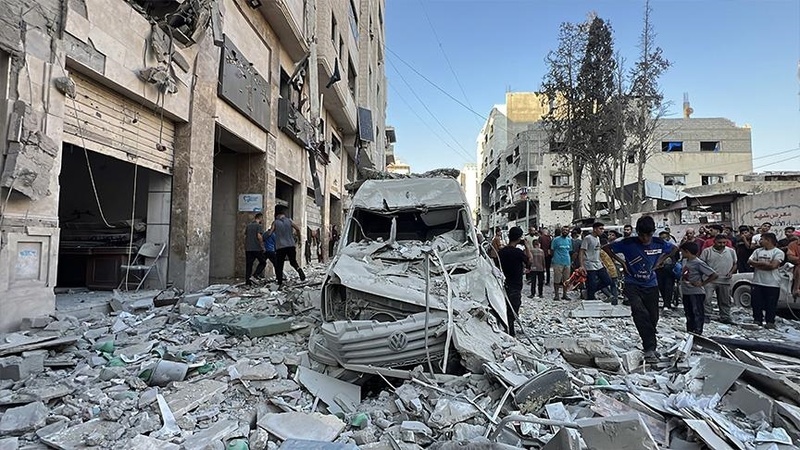 استشهاد 13 فلسطينياً في مجزرة صهيونية استهدفت مركبة مدنية بمدينة غزة