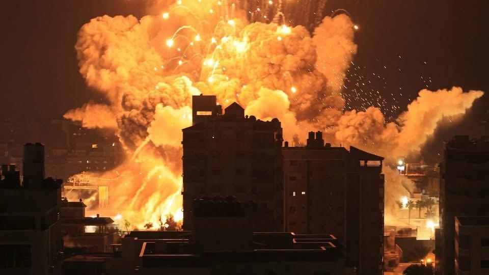 استشهاد 16 مواطناً فلسطينياً وعشرات الإصابات جراء قصف العدو الصهيوني لأحياء مدينة غزة