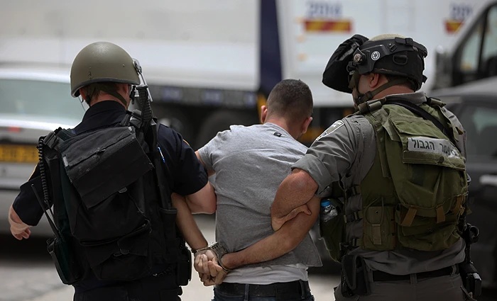 العدو الصهيوني يشن حملة اعتقالات واسعة في الضفة والقدس