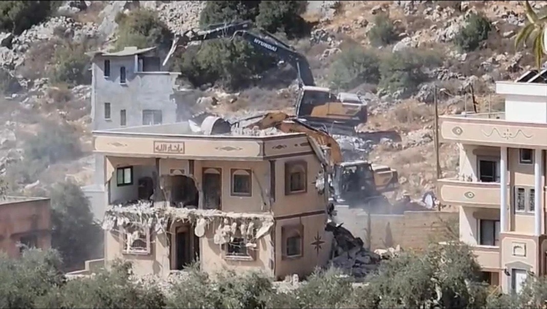 العدو الصهيوني يهدم ثلاثة منازل مأهولة في بروقين و يواصل اقتحام مادما واخلاء منازلها