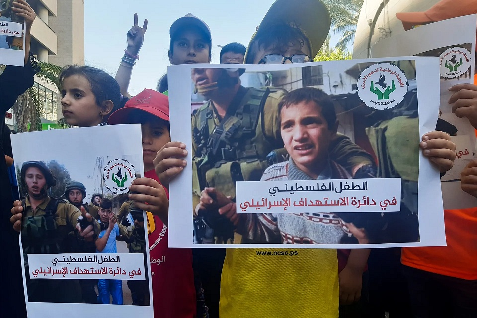 العدو الصهيوني يصدر حكما بالسجن لسبعة فلسطينيين تتراوح بين 12 و14 سنة