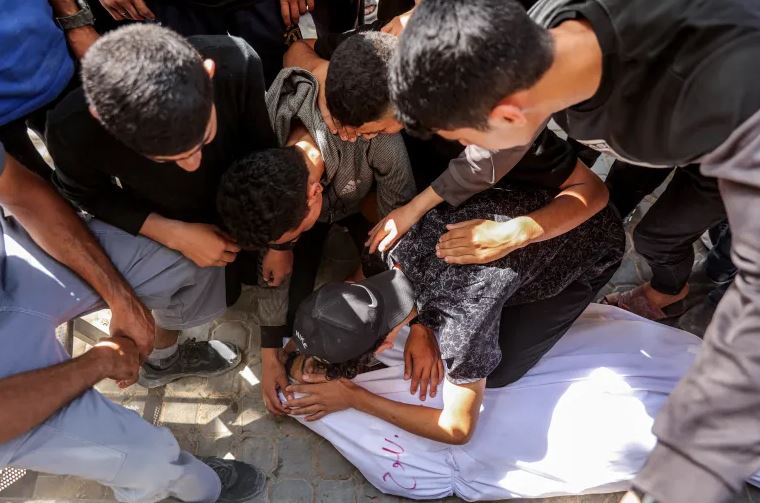شهداء ومصابون بقصف العدو الصهيوني منزلاً في غزة