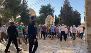 عشرات المستوطنين يدنسون الأقصى ويؤدون طقوسًا تلمودية