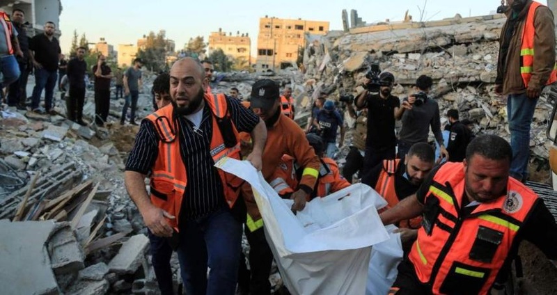الدفاع المدني بغزة ينقل جثامين 42 من الشهداء المجهولين