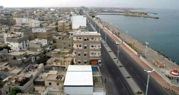عطيفي والواحدي يناقشان الوضع التمويني لمادة الغاز بالحديدة