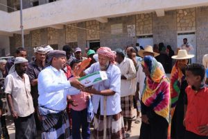 زكاة الحديدة تدشن توزيع الزكاة العينية لأكثر من ألف أسرة في اللحية