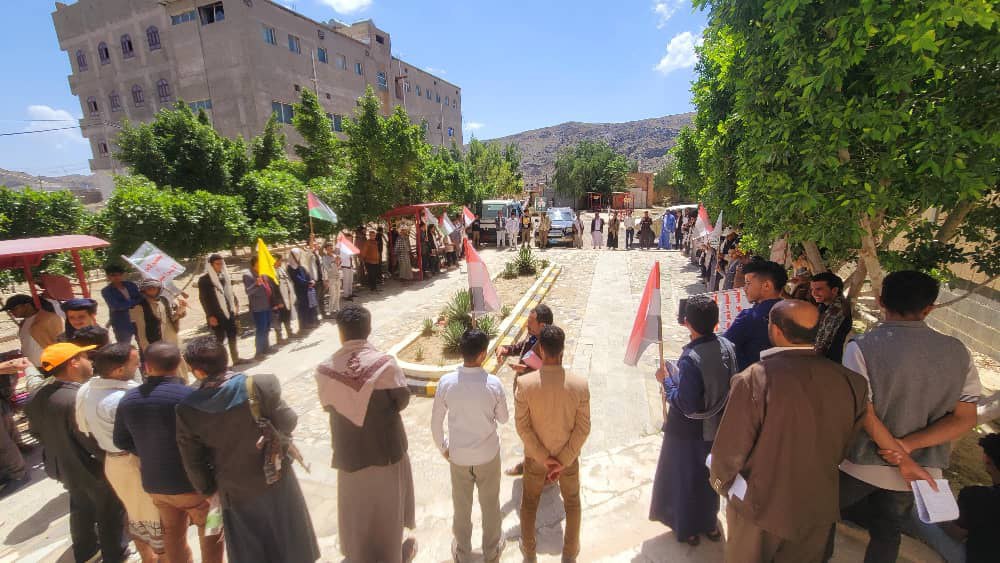 وقفة طلابية في جامعة البيضاء إحياءً لذكرى السنوية الثانية لمعركة “طوفان الاقصى”