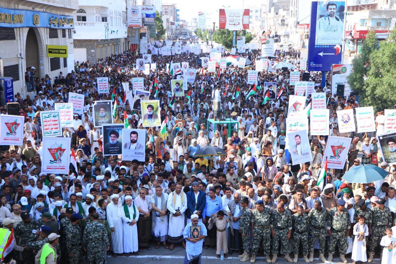 أبناء الحديدة يحتشدون في 317 ساحة لإحياء عامين من الصمود والتضامن مع غزة