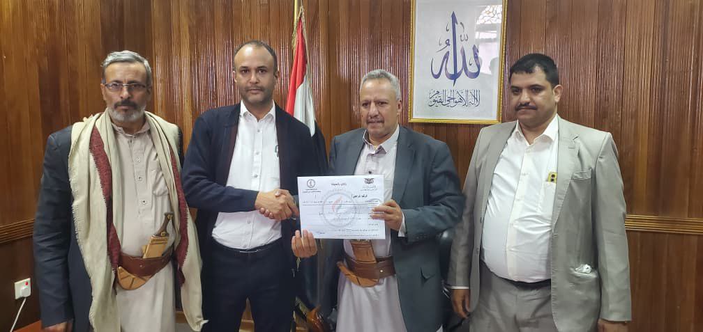 مكافحة الفساد تتسلم إقرار رئيس هيئة المستشفى الجمهوري في الأمانة