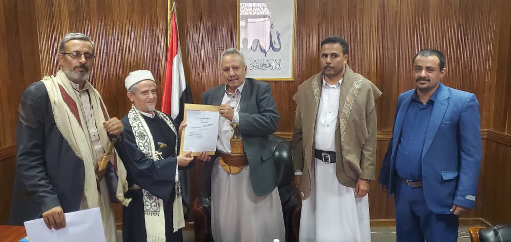 مكافحة الفساد تتسلم إقرار رئيس هيئة رفع المظالم بمكتب الرئاسة