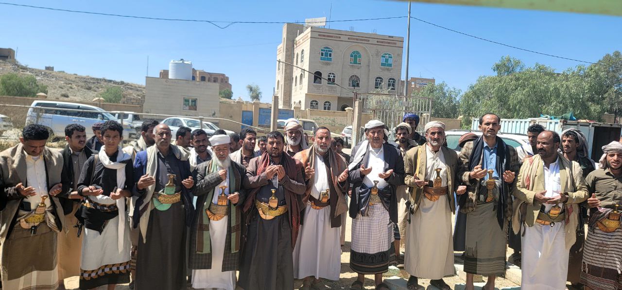 قيادات محلية وتنفيذية تزور روضة الشهداء في مدينة البيضاء