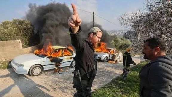 إصابة فلسطينيين واعتقال متضامن أجنبي في هجمات مستوطنين صهاينة في الخليل ونابلس